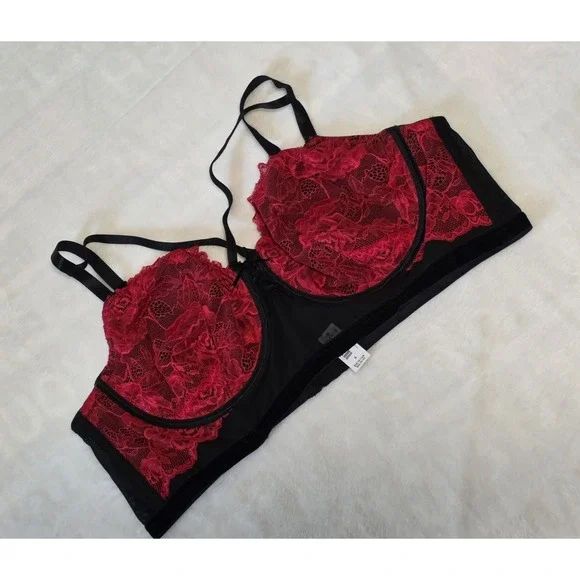 Torrid Size 4 NWT $46.90 Red & Black Lace Velvet Bra Intimates - Picture 1 of 4